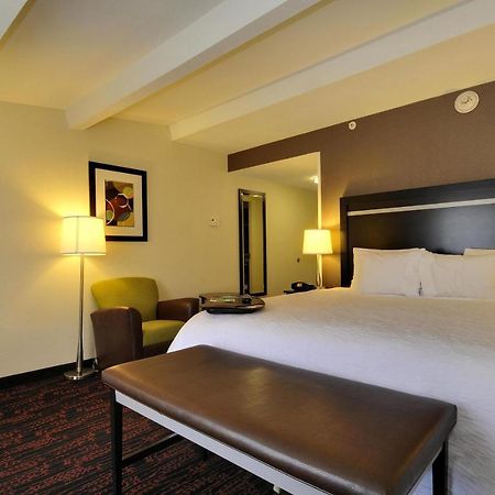 Hampton Inn Jericho - Westbury Exterior photo